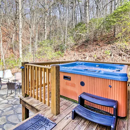 Smoky Mountain Cabin Rental With Hot Tub And Fire Pit!